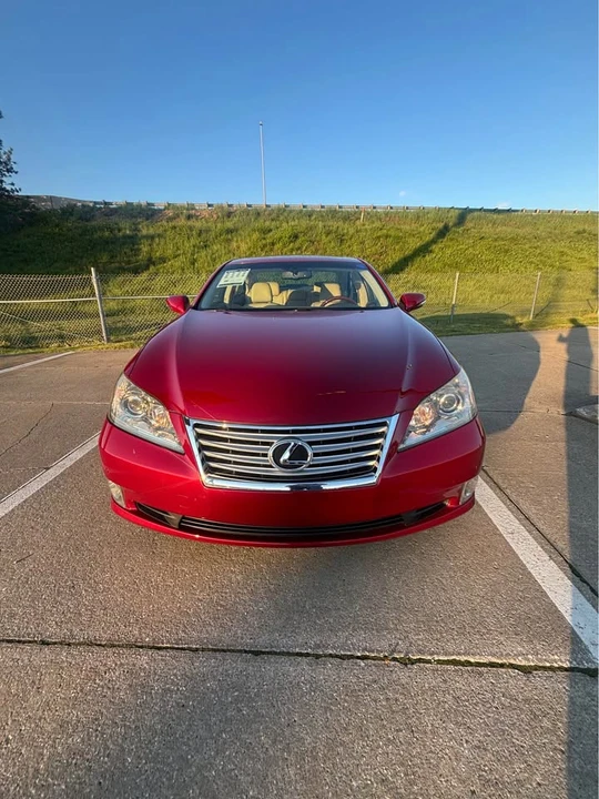 2011 Lexus ES 5th Gen - Image 2 of 12