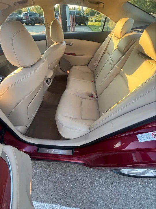 2011 Lexus ES 5th Gen - Image 11 of 12