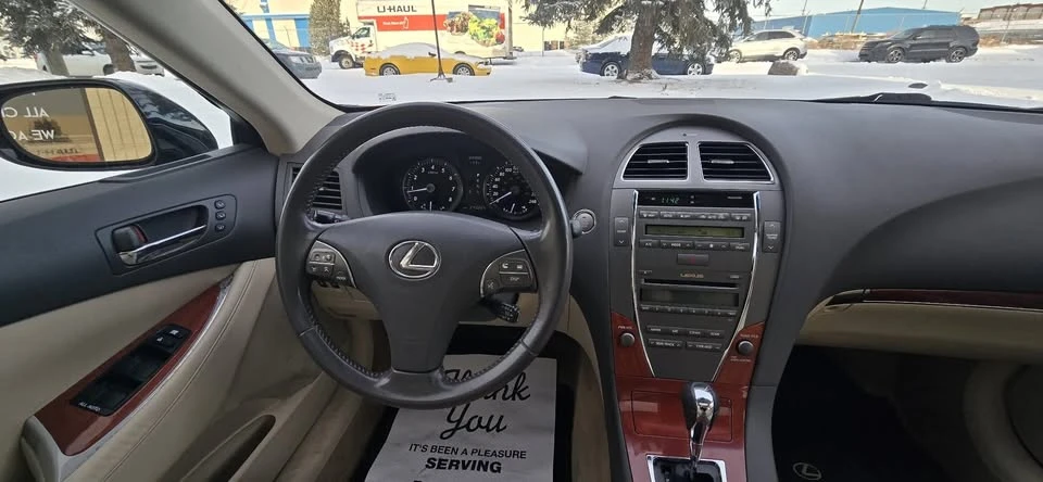 2011 Lexus ES 4th Gen - Image 14 of 19