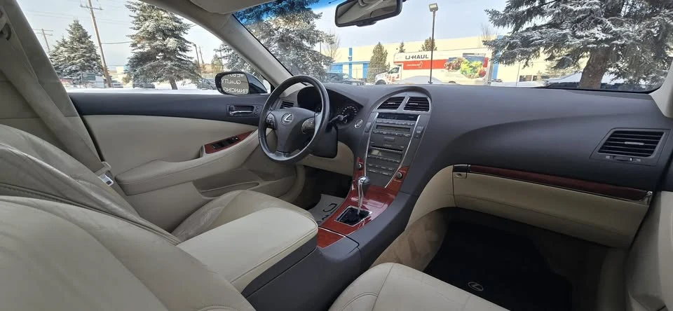 2011 Lexus ES 4th Gen - Image 13 of 19