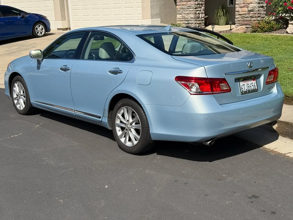 2011 Lexus ES 5th Gen - Image 8 of 13