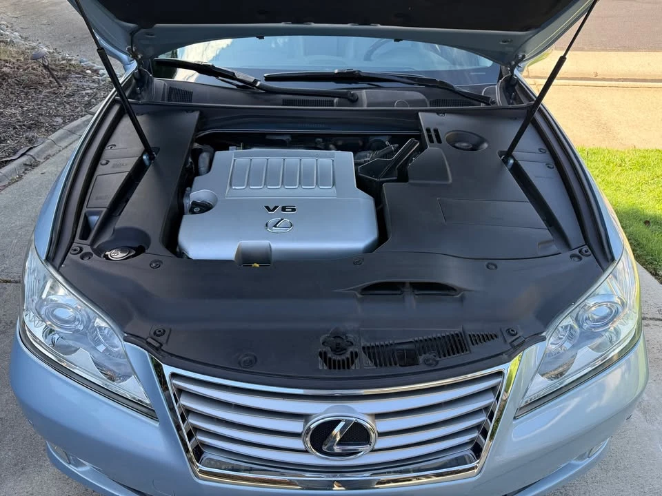 2011 Lexus ES 5th Gen - Image 12 of 13