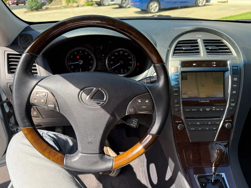 2011 Lexus ES 5th Gen - Image 6 of 13