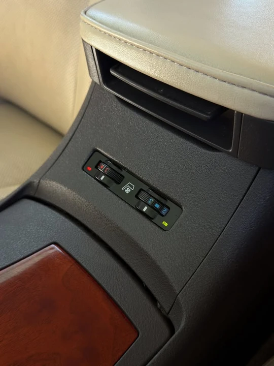 2011 Lexus ES 5th Gen - Image 8 of 19