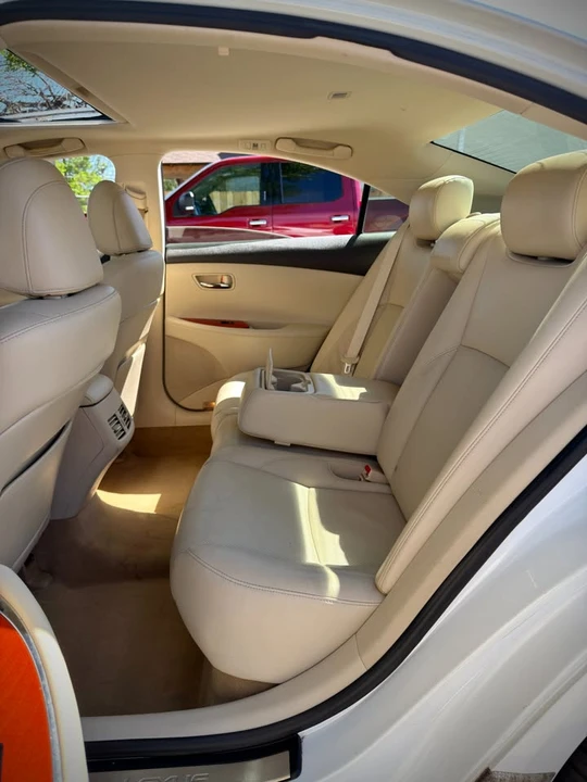2011 Lexus ES 5th Gen - Image 13 of 19