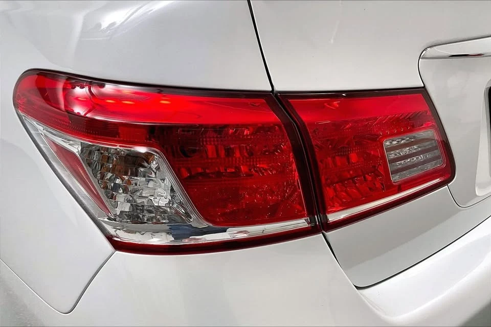 2011 Lexus ES 5th Gen - Image 17 of 19