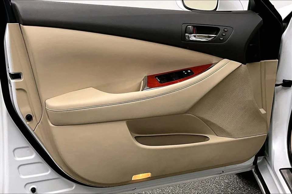 2011 Lexus ES 5th Gen - Image 7 of 19