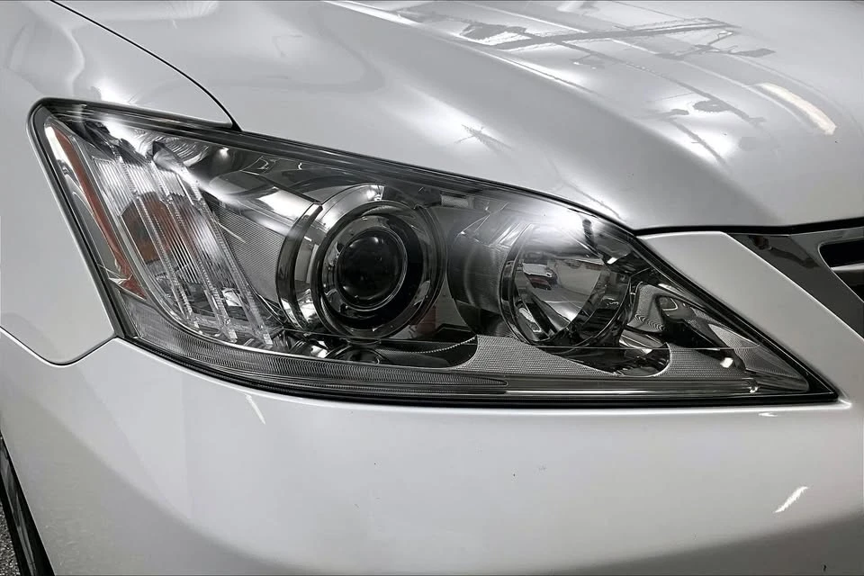 2011 Lexus ES 5th Gen - Image 16 of 19