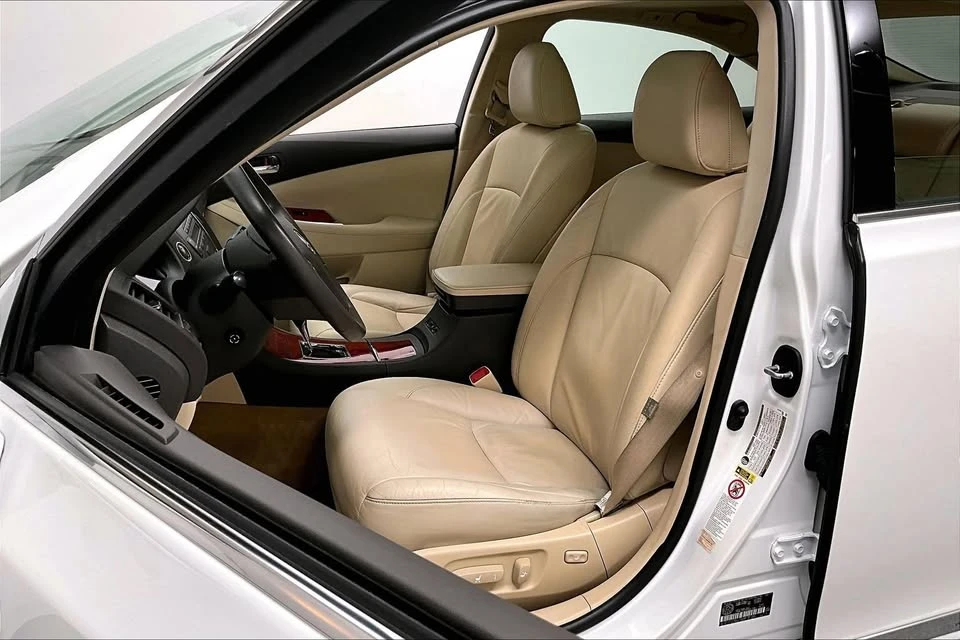 2011 Lexus ES 5th Gen - Image 8 of 19