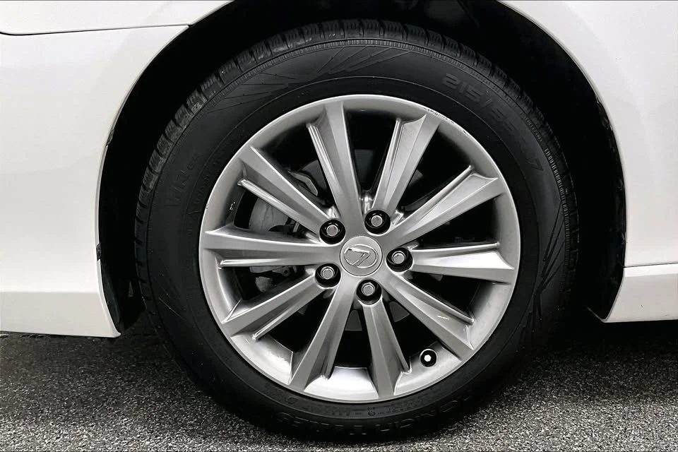 2011 Lexus ES 5th Gen - Image 14 of 19