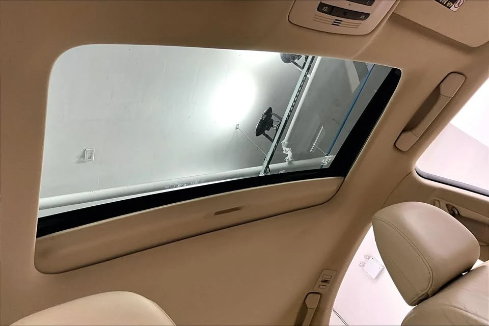2011 Lexus ES 5th Gen - Image 9 of 19