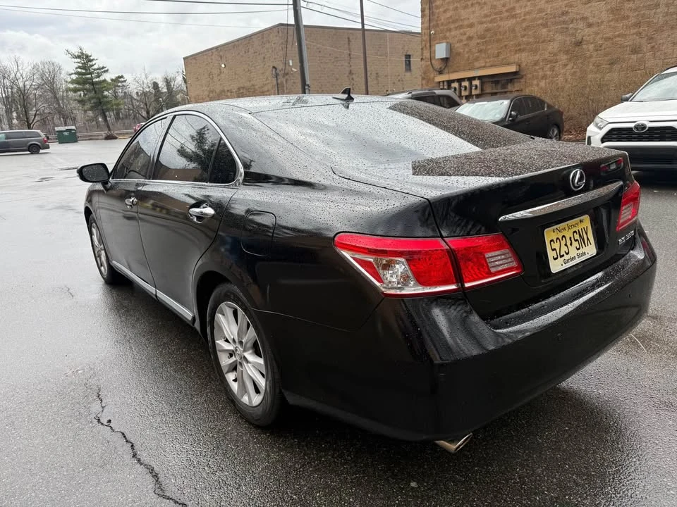 2011 Lexus ES 5th Gen - Image 5 of 15