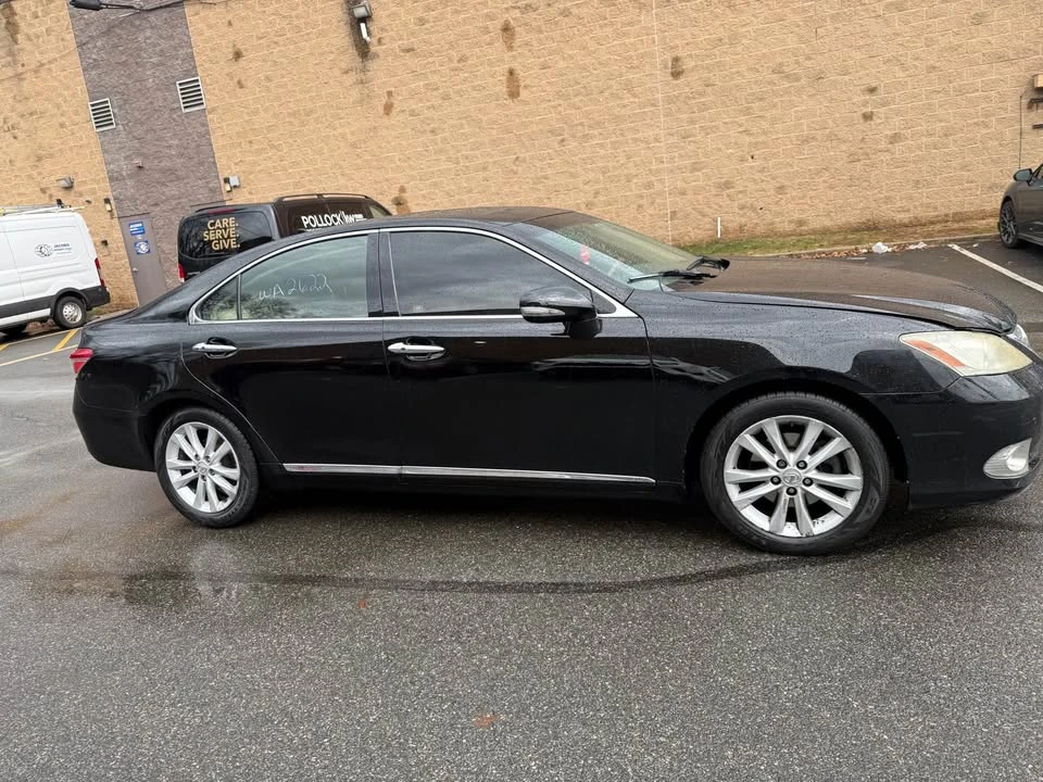 2011 Lexus ES 5th Gen - Image 2 of 15