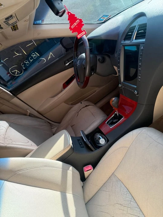 2011 Lexus ES 5th Gen - Image 9 of 15