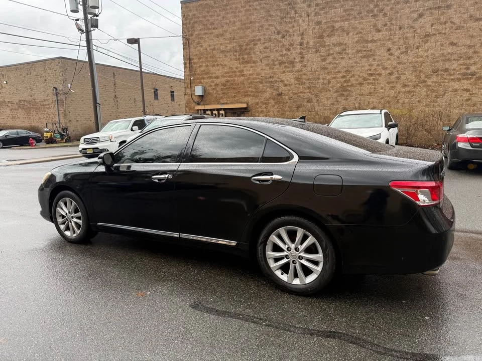 2011 Lexus ES 5th Gen - Image 6 of 15