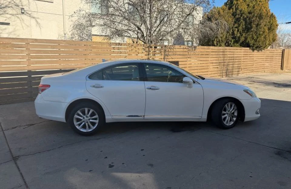 2011 Lexus ES 4th Gen - Image 3 of 17