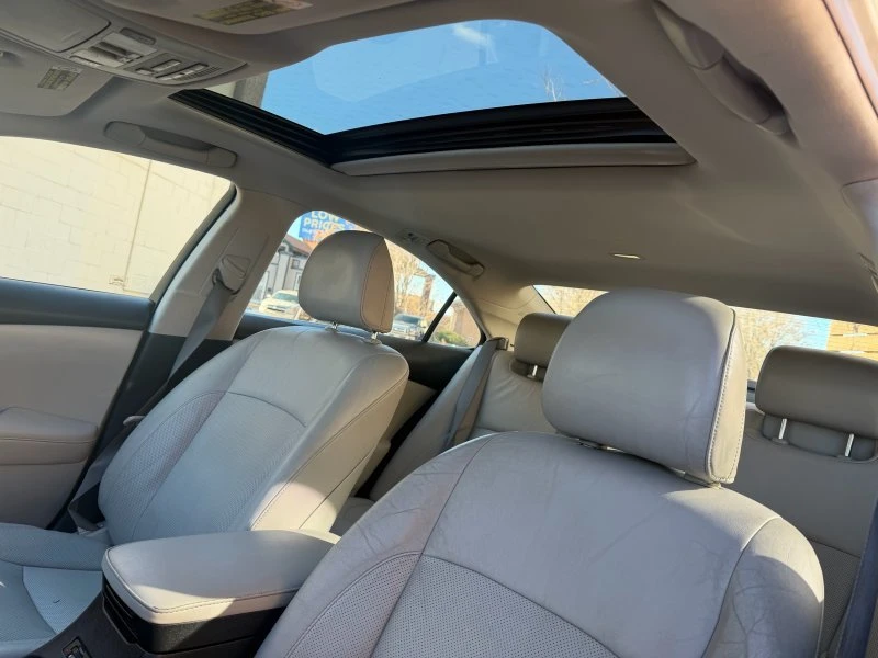 2011 Lexus ES 4th Gen - Image 12 of 17