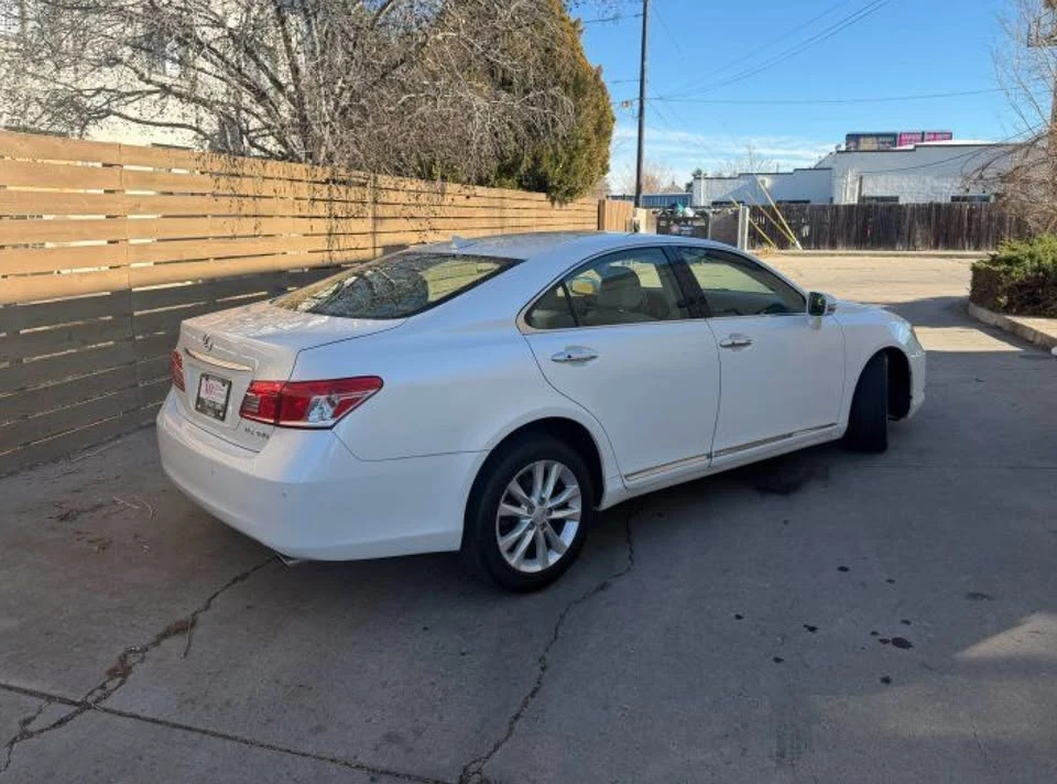 2011 Lexus ES 4th Gen - Image 4 of 17