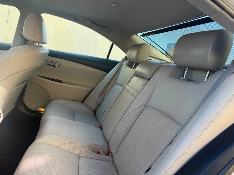 2011 Lexus ES 4th Gen - Image 14 of 17