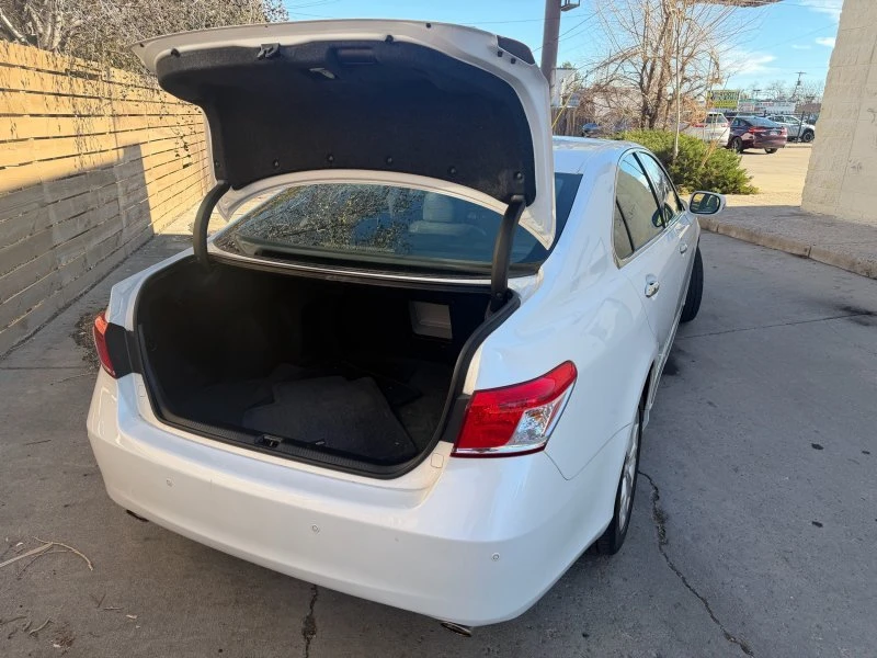 2011 Lexus ES 4th Gen - Image 15 of 17