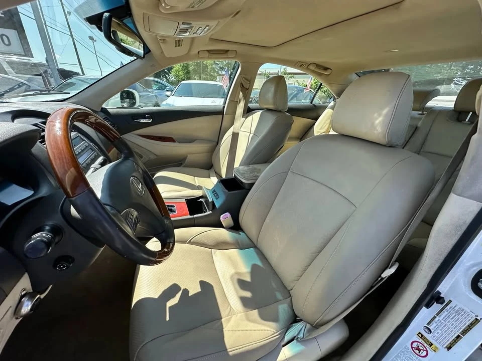 2011 Lexus ES 5th Gen - Image 11 of 19