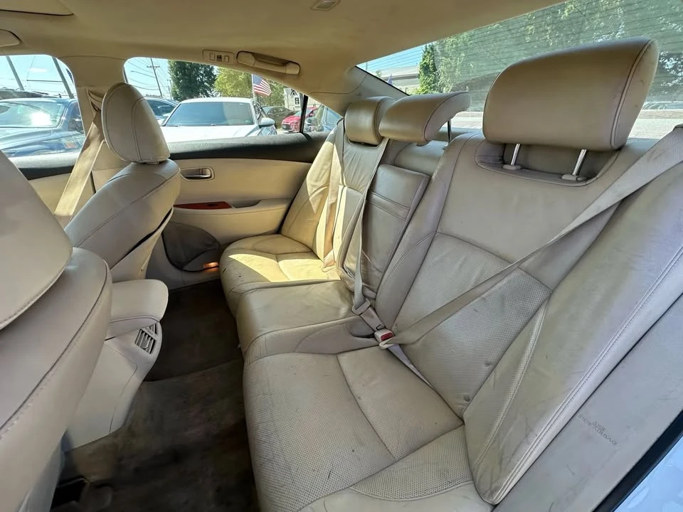 2011 Lexus ES 5th Gen - Image 18 of 19