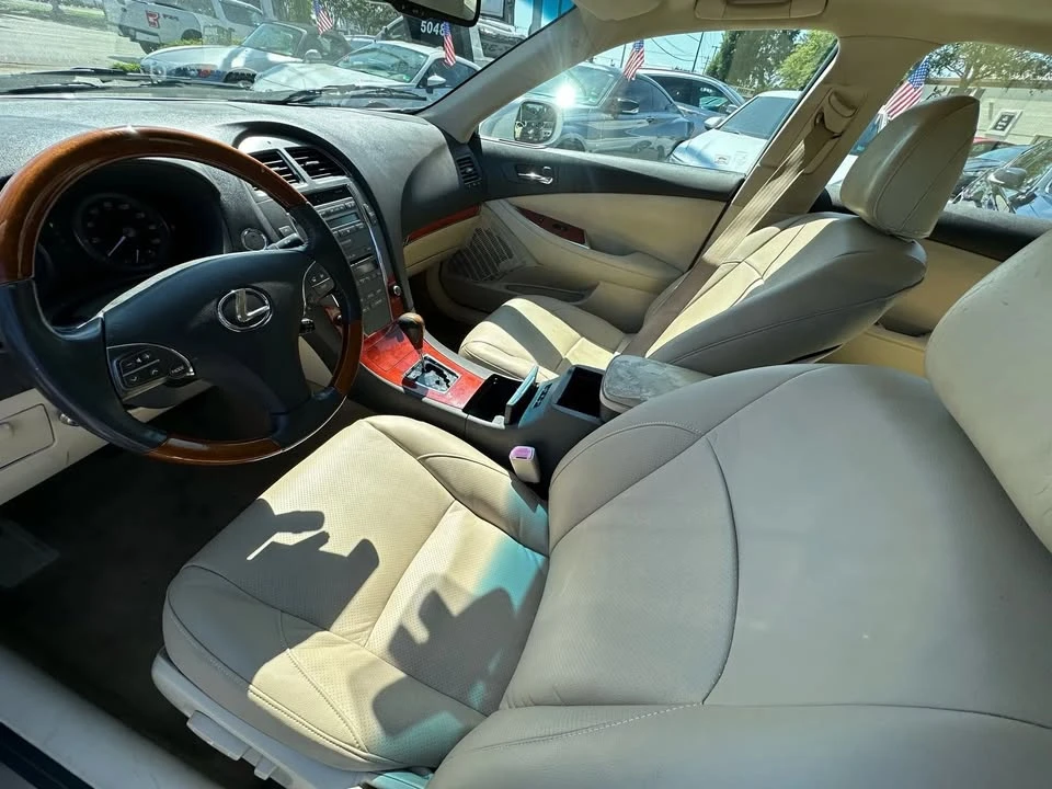 2011 Lexus ES 5th Gen - Image 12 of 19