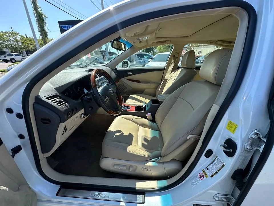 2011 Lexus ES 5th Gen - Image 10 of 19