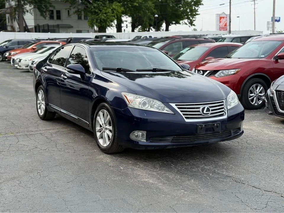 2011 Lexus ES 5th Gen - Image 2 of 12