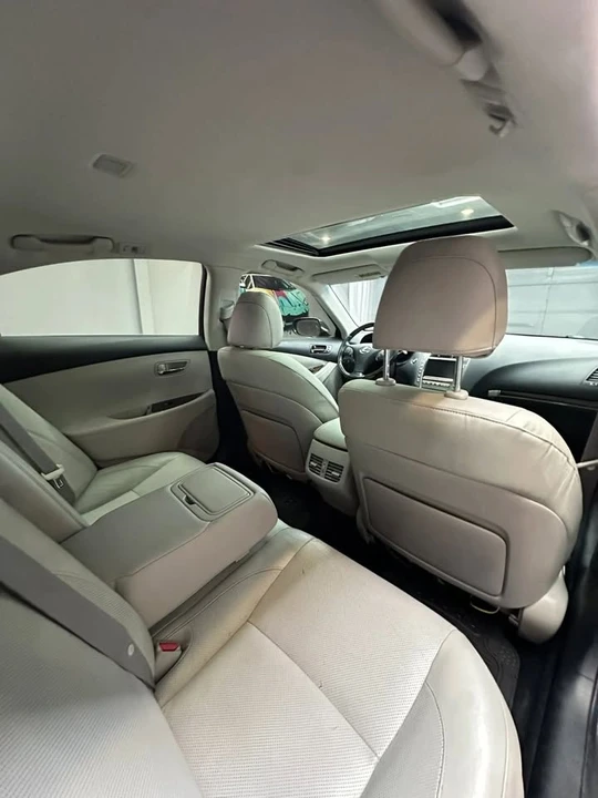 2011 Lexus ES 5th Gen - Image 17 of 20