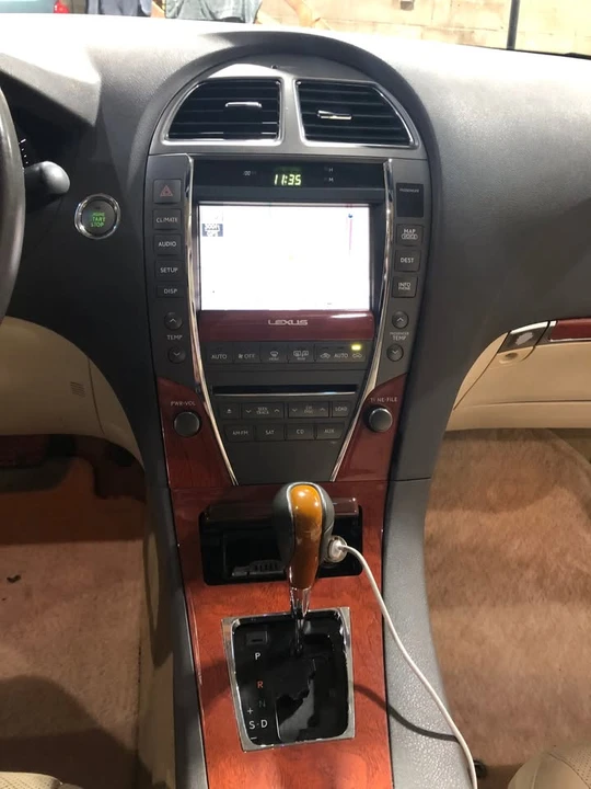 2011 Lexus ES 5th Gen - Image 8 of 12