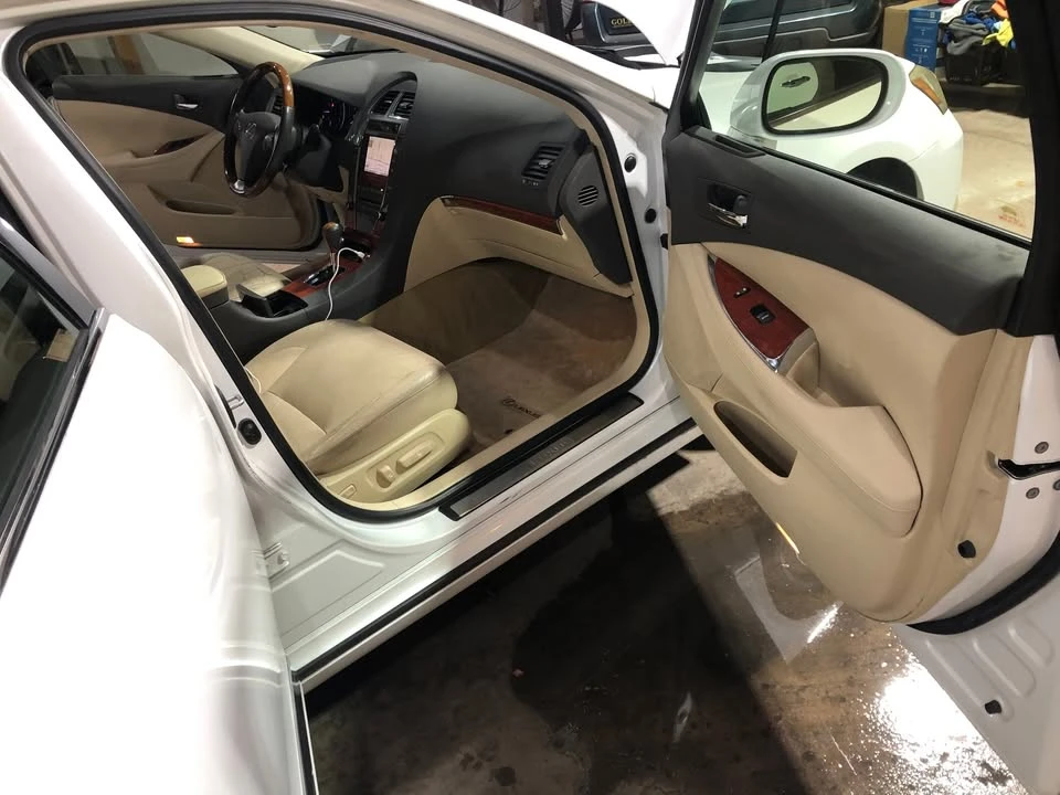 2011 Lexus ES 5th Gen - Image 11 of 12
