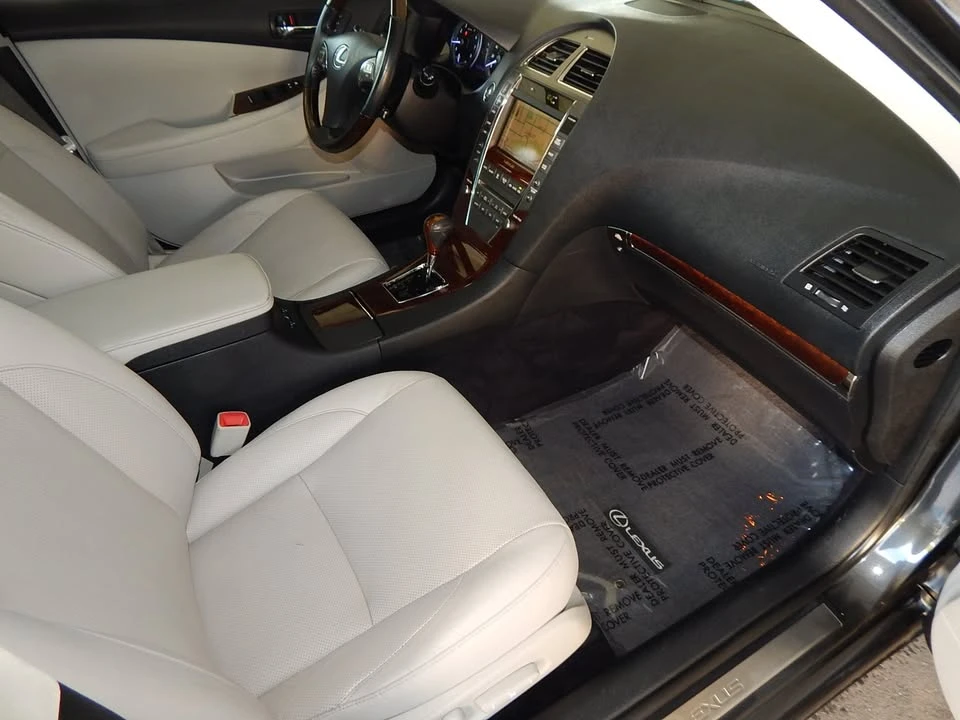 2011 Lexus ES 5th Gen - Image 19 of 20