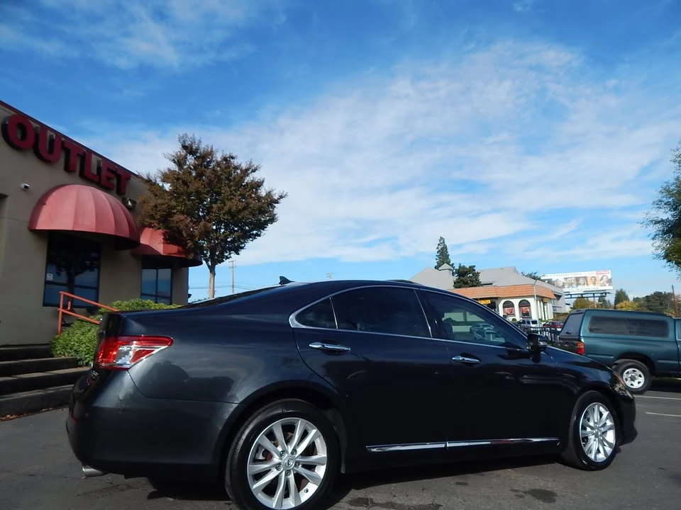 2011 Lexus ES 5th Gen - Image 3 of 20