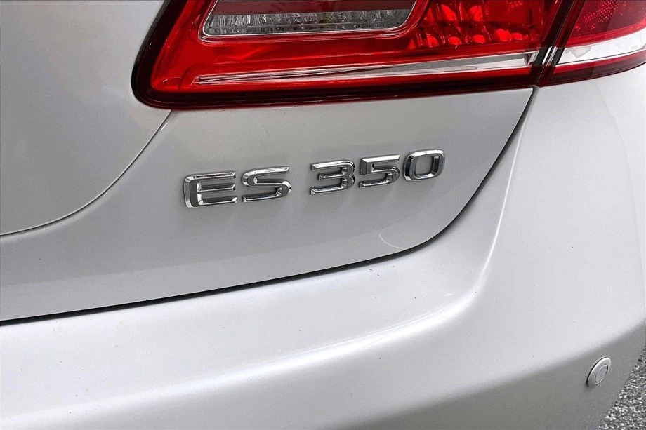2011 Lexus ES 4th Gen - Image 6 of 19