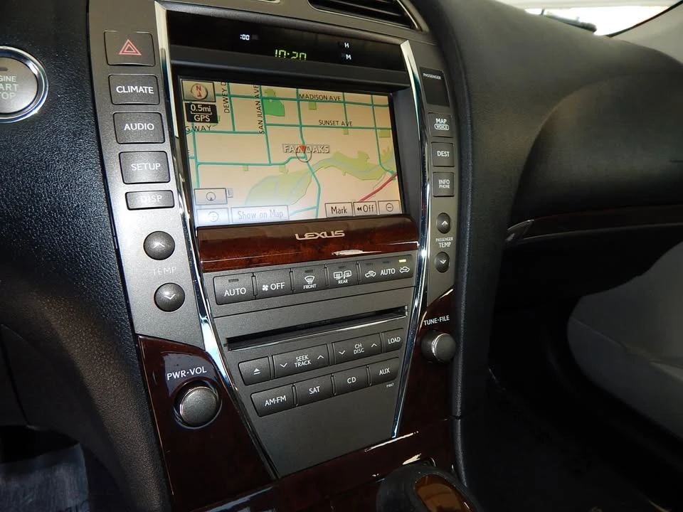 2011 Lexus ES 5th Gen - Image 13 of 20