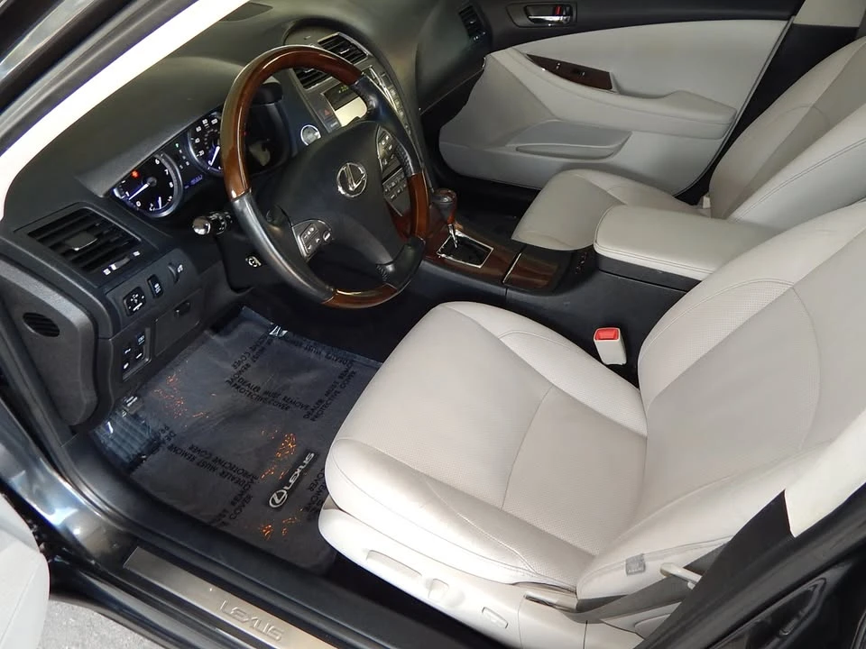 2011 Lexus ES 5th Gen - Image 12 of 20