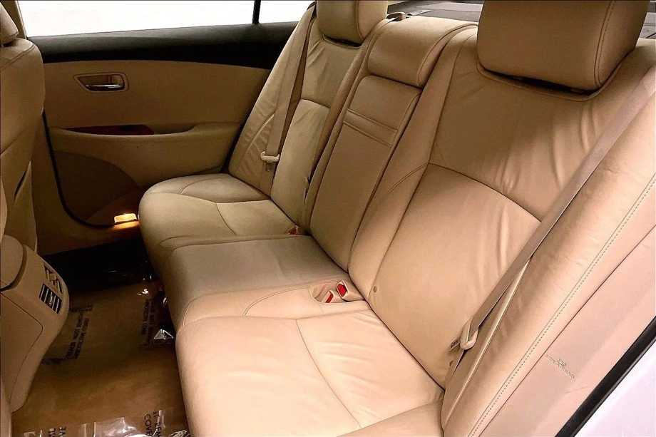 2011 Lexus ES 4th Gen - Image 12 of 19