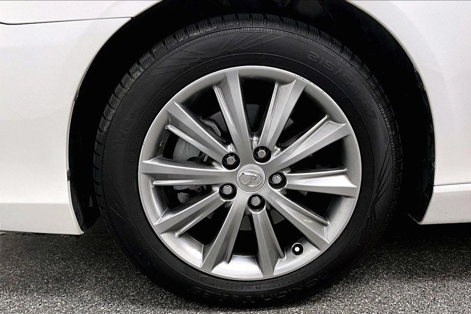 2011 Lexus ES 4th Gen - Image 5 of 19