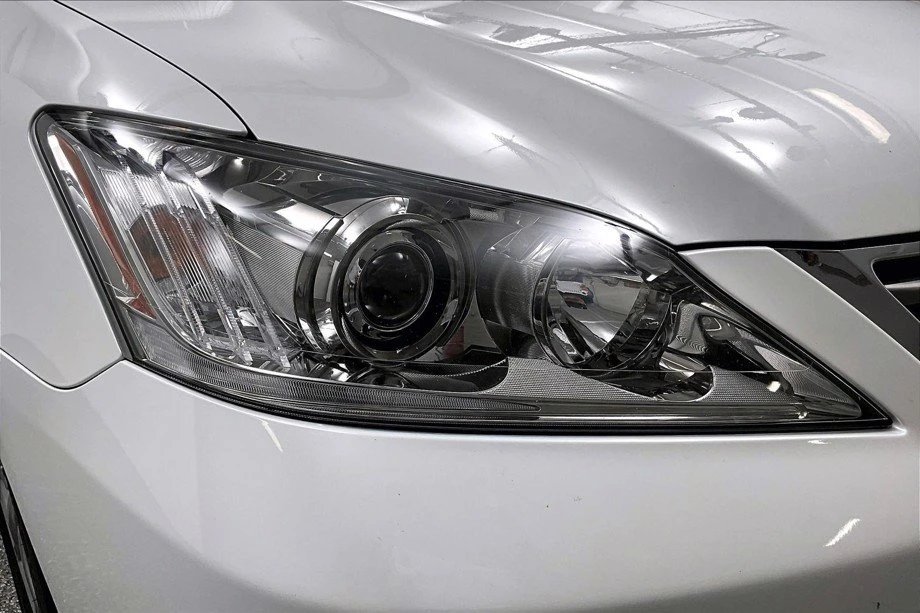 2011 Lexus ES 4th Gen - Image 8 of 19