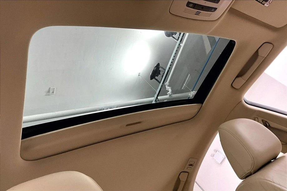 2011 Lexus ES 4th Gen - Image 17 of 19
