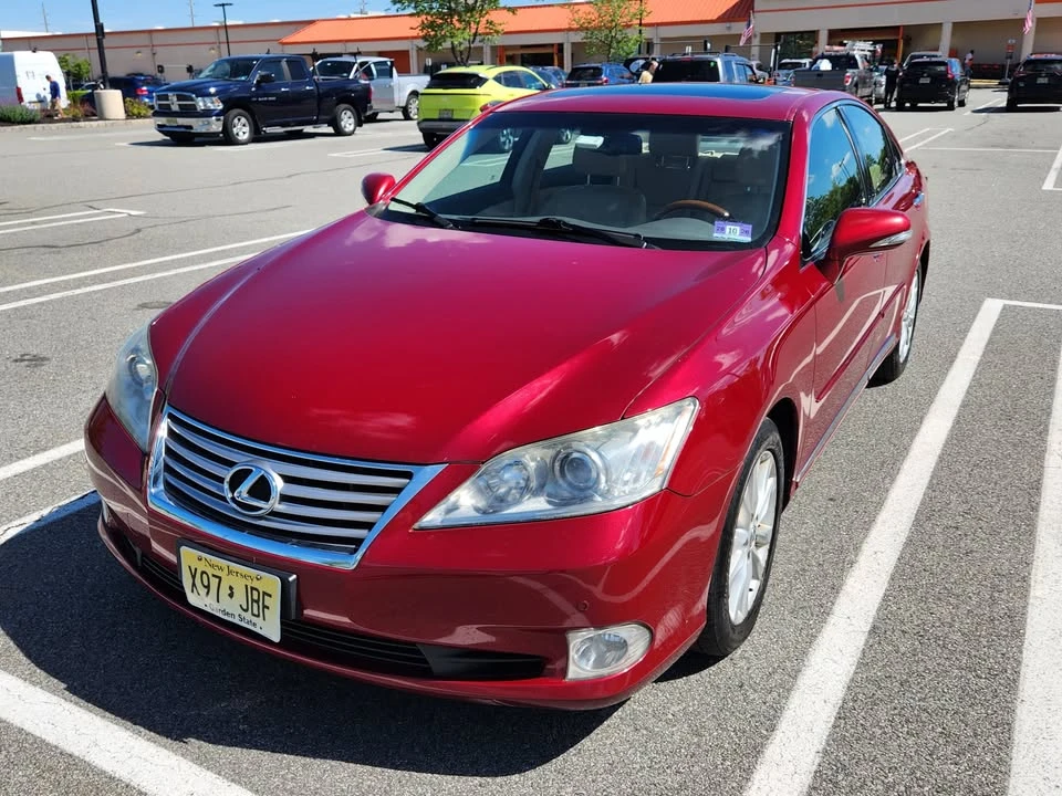2011 Lexus ES 5th Gen - Image 5 of 12