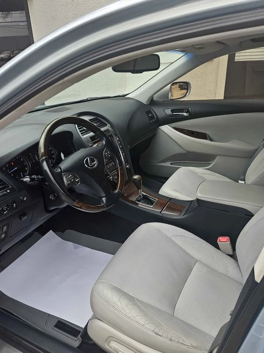 2011 Lexus ES 5th Gen - Image 5 of 20