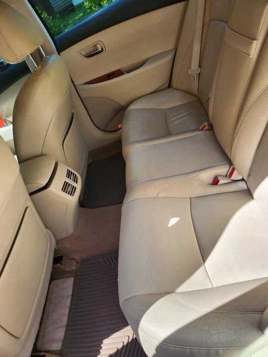 2011 Lexus ES 5th Gen - Image 9 of 12
