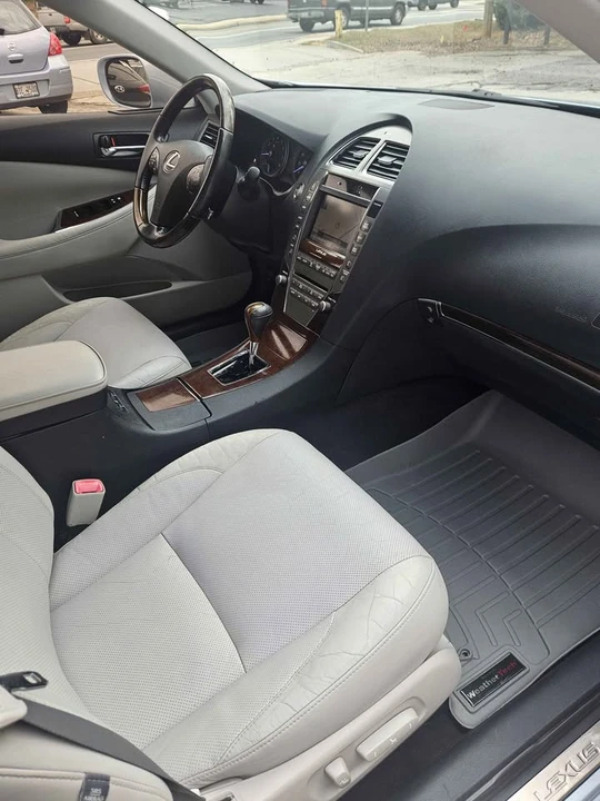 2011 Lexus ES 5th Gen - Image 6 of 20
