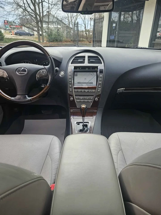 2011 Lexus ES 5th Gen - Image 13 of 20