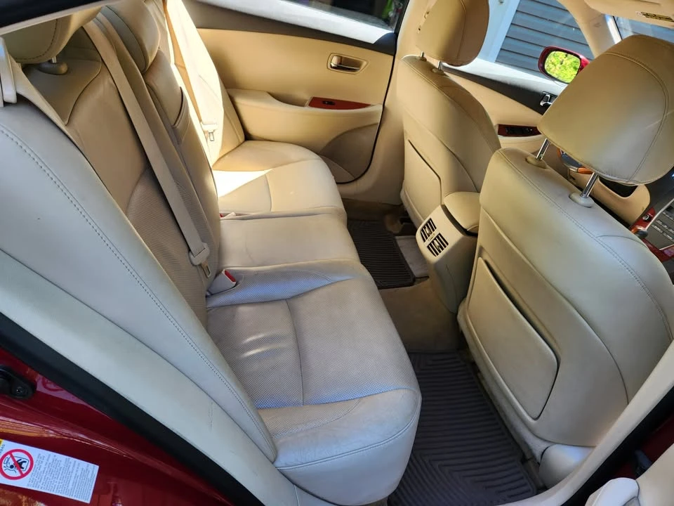 2011 Lexus ES 5th Gen - Image 10 of 12