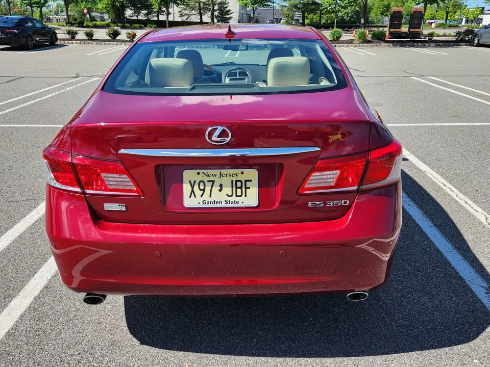 2011 Lexus ES 5th Gen - Image 2 of 12