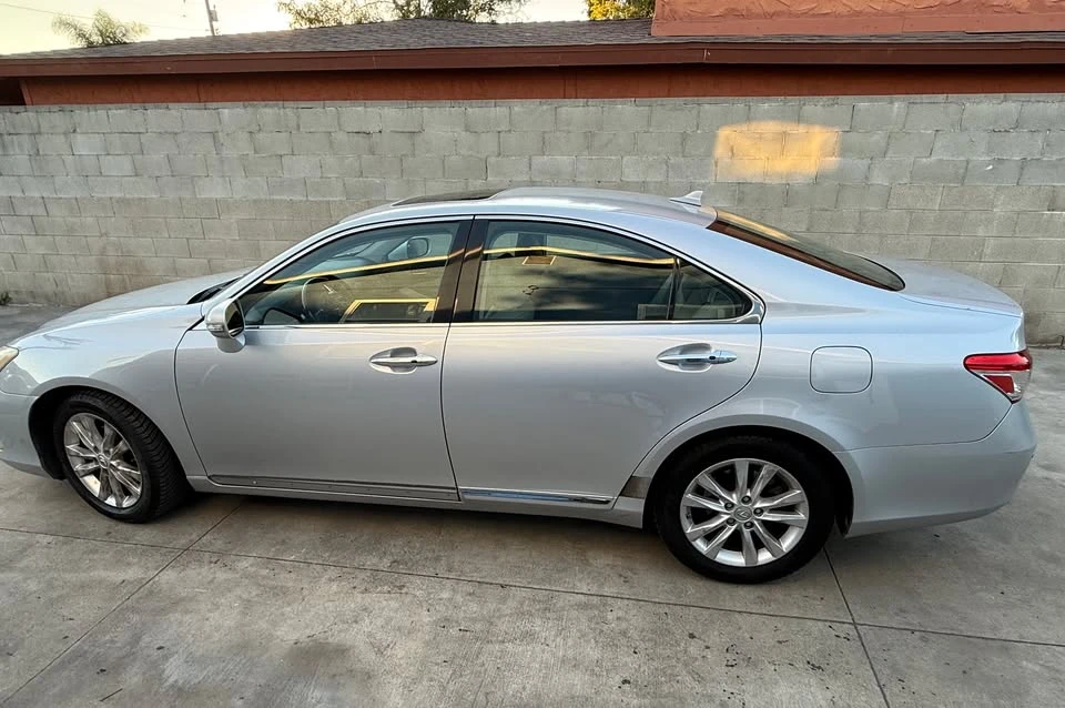2011 Lexus ES 5th Gen - Image 6 of 13