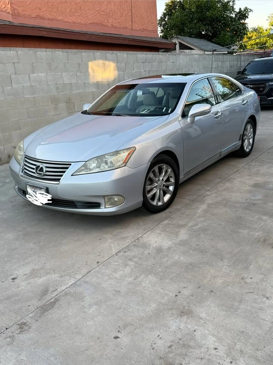 2011 Lexus ES 5th Gen - Image 2 of 13